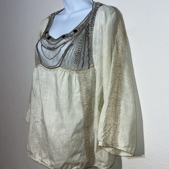 Elegant Cream and Gray Women's Top - Picture 2 of 16